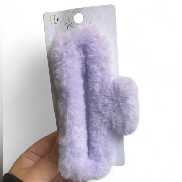 Choose 1 Large Fluffy Claw Clip - Picture 3 of 3